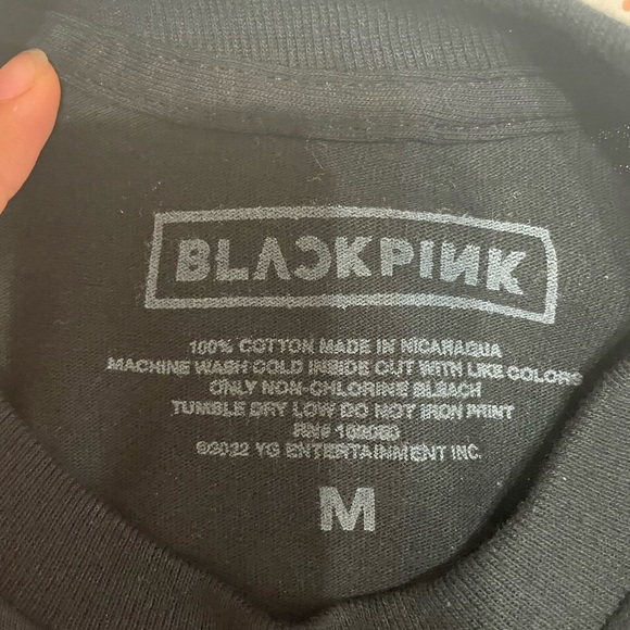 OFFICIAL BLACKPINK MERCH TOUR SHIRT - Picture 2 of 4